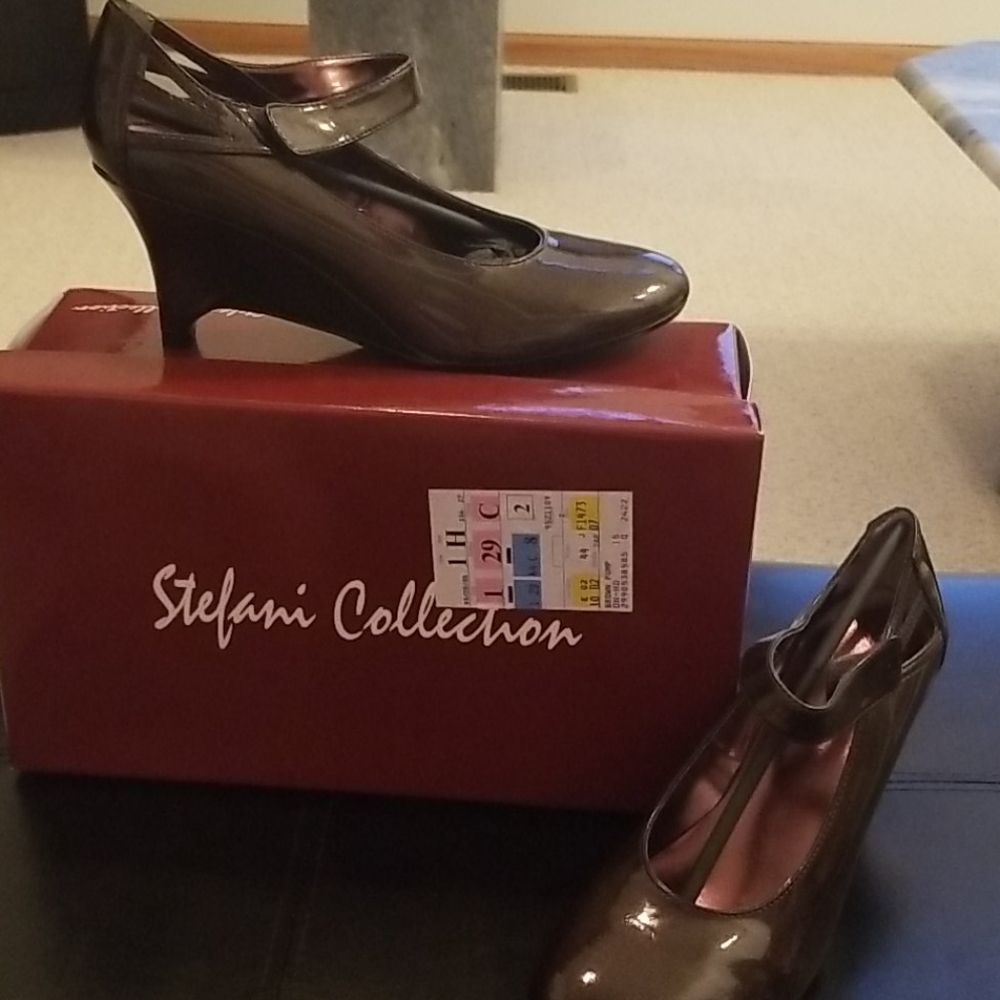 Shoes - Picture 6 of 8